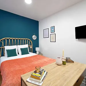 Modern Fully Renovated Apartment